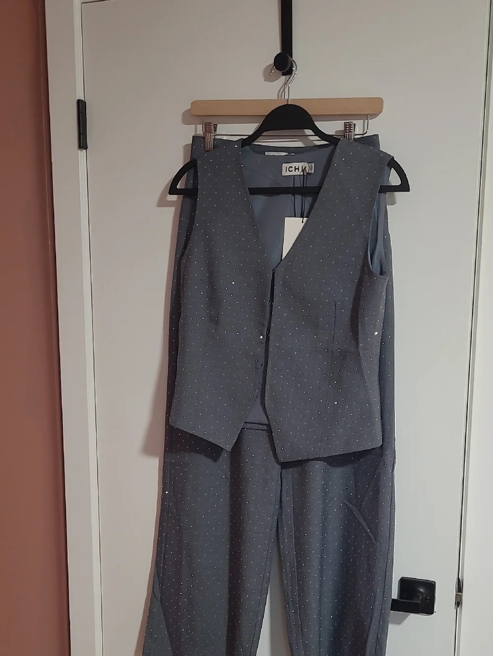 ICHI Gray Sleeveless Vest & Pants Set - Picture 1 of 9